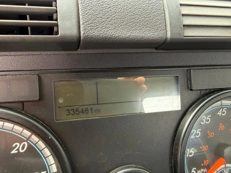 2017 Freightliner Cascadia - image 6