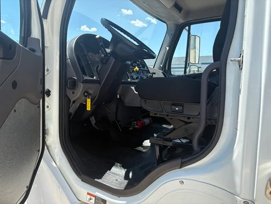 2019 Freightliner M2 106 in Englewood, CO — photo 3