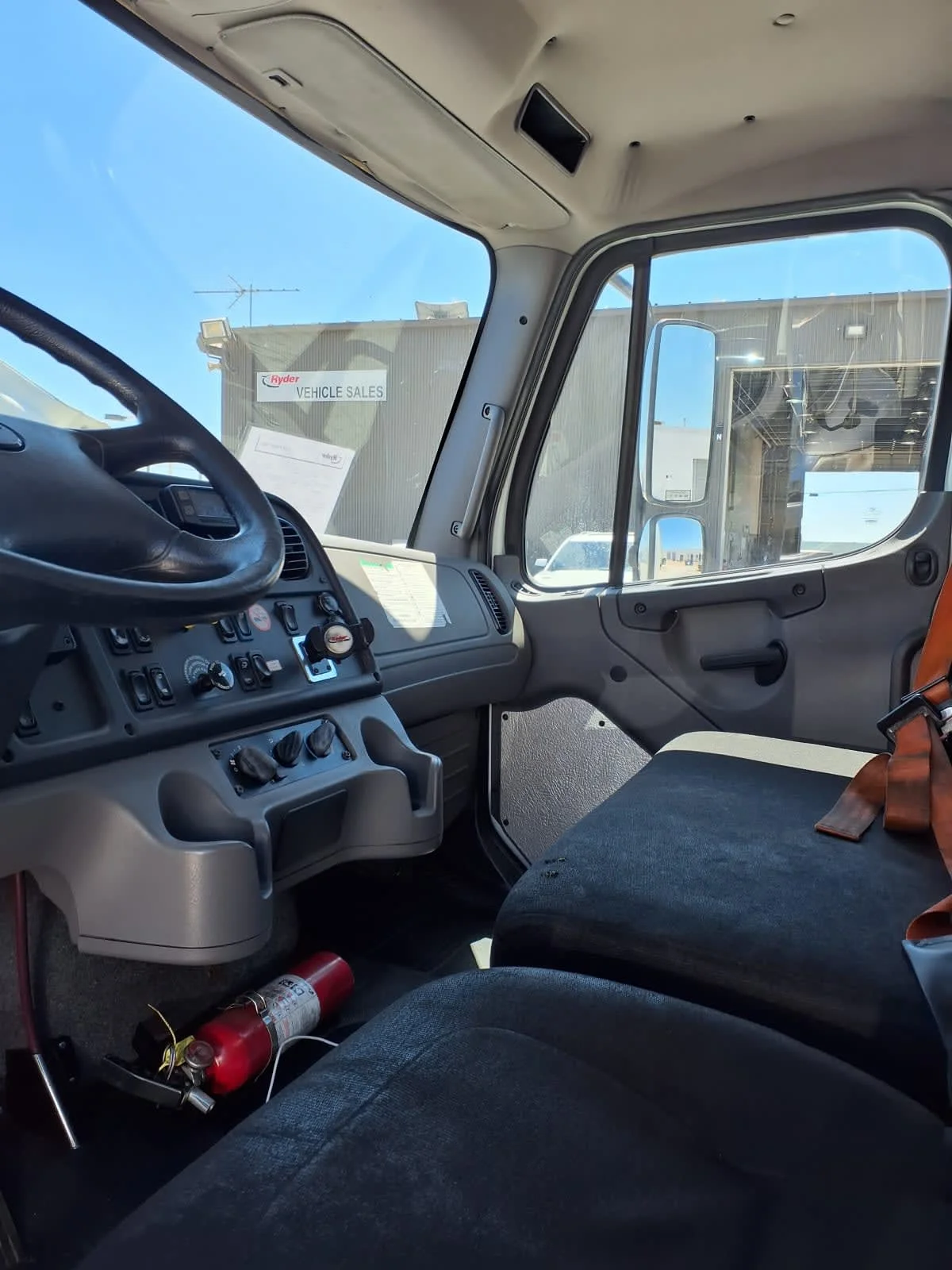 2018 Freightliner M2 106 - image 7