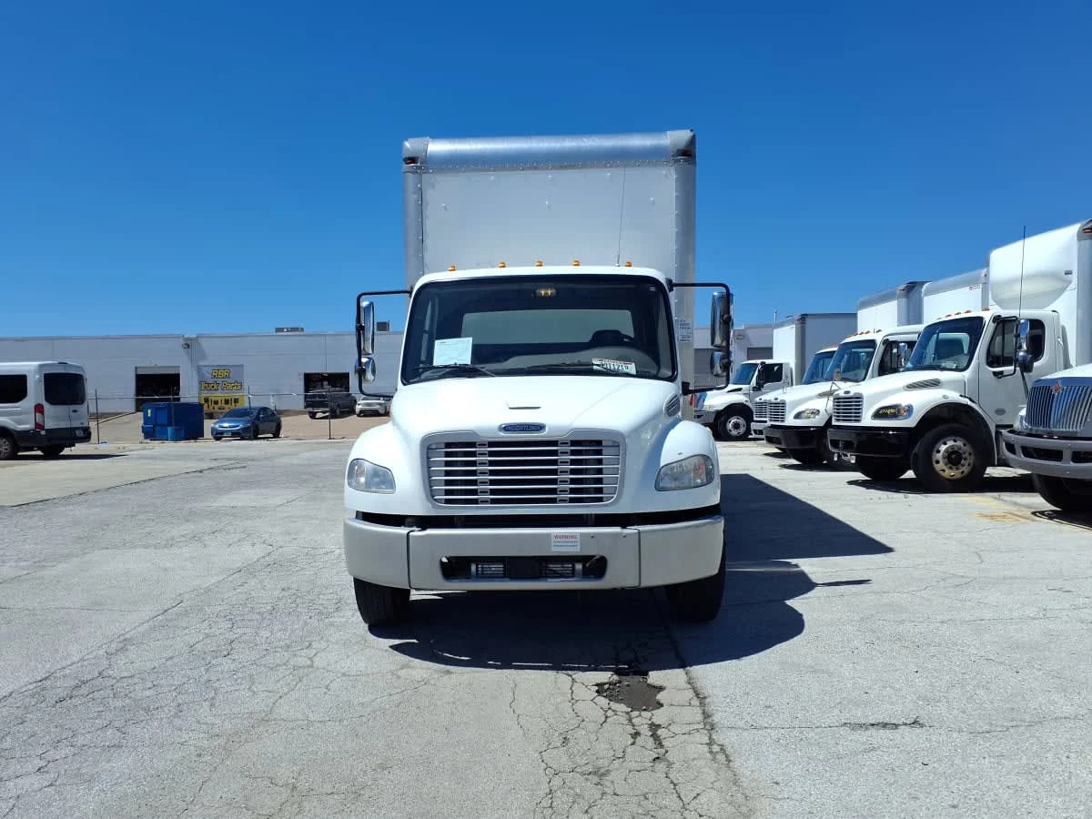 2018 Freightliner M2 106 - image 2