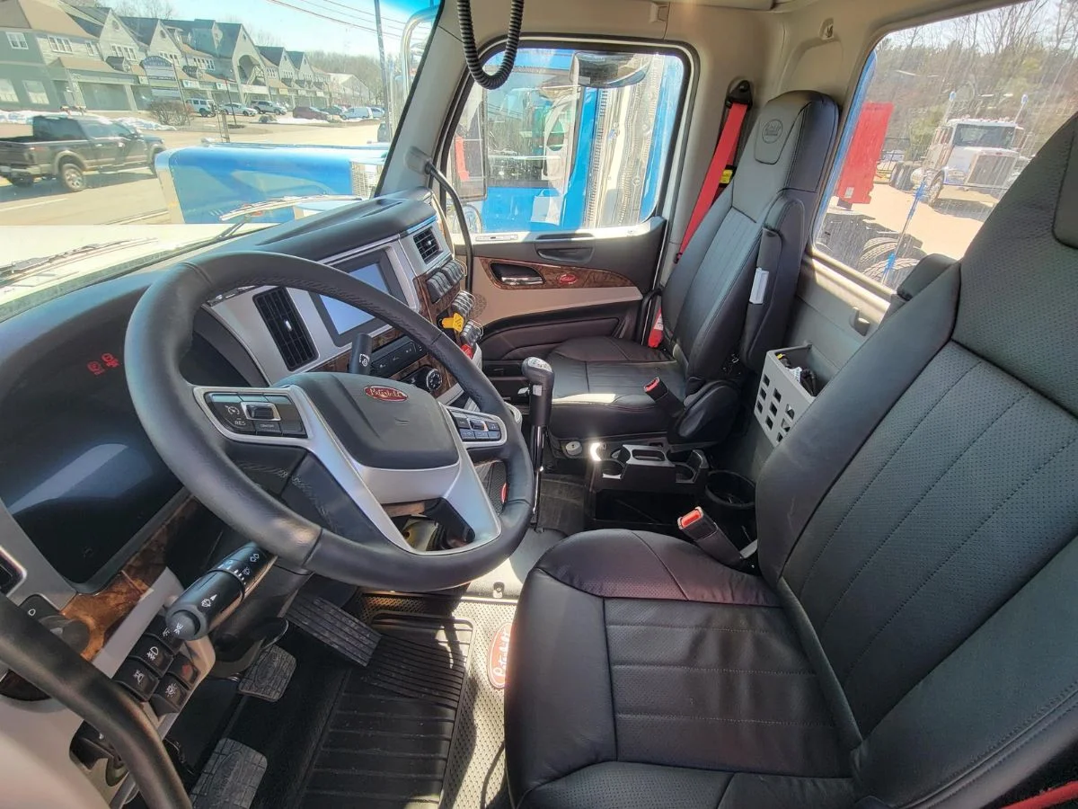 2027 Peterbilt 589 in Plainville, MA — photo 4