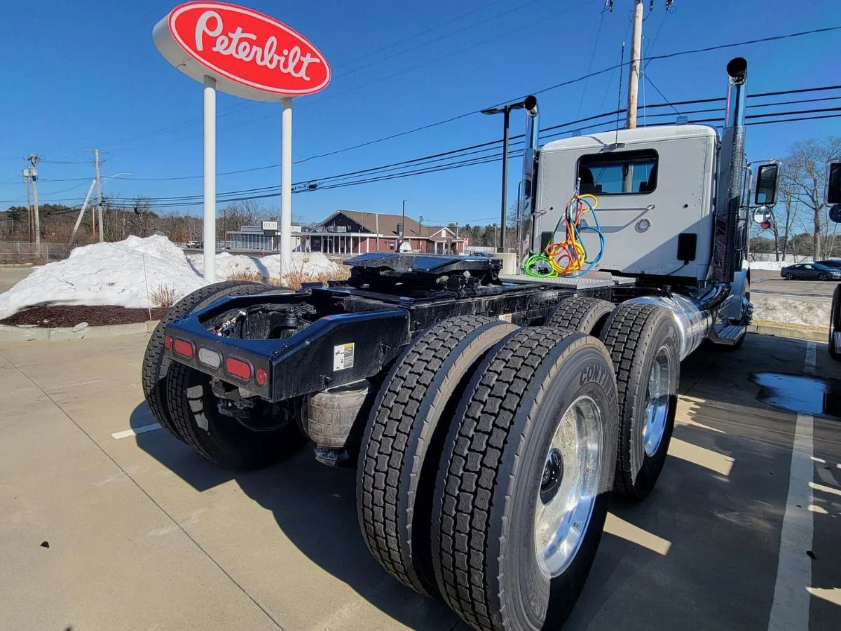 2027 Peterbilt 589 in Plainville, MA — photo 10