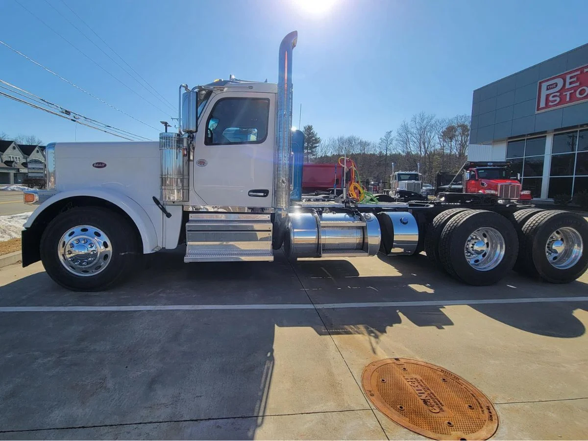 2027 Peterbilt 589 in Plainville, MA — photo 6