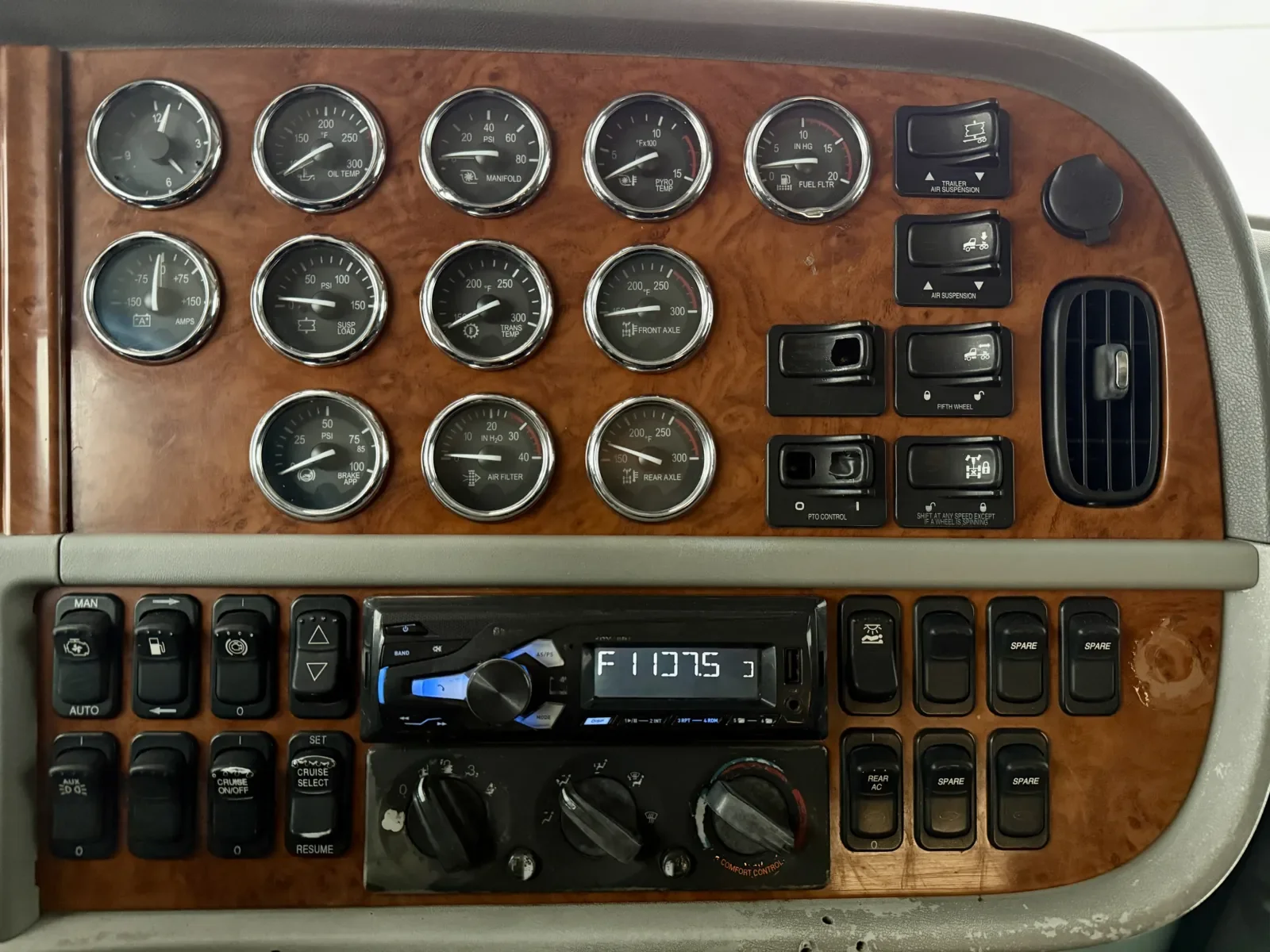 2007 Peterbilt 379 in New Lenox, IL — photo 17
