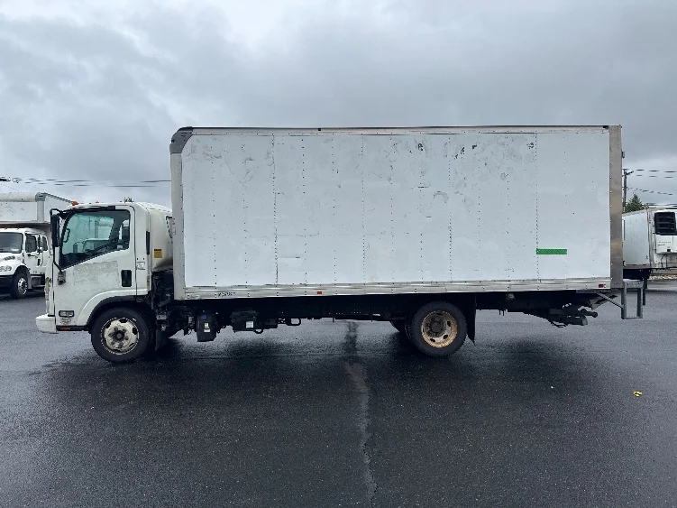 2021 Isuzu NQR in West Babylon, NY — photo 4
