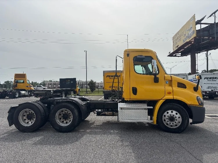 2019 Freightliner Cascadia in Hammond, LA — photo 8