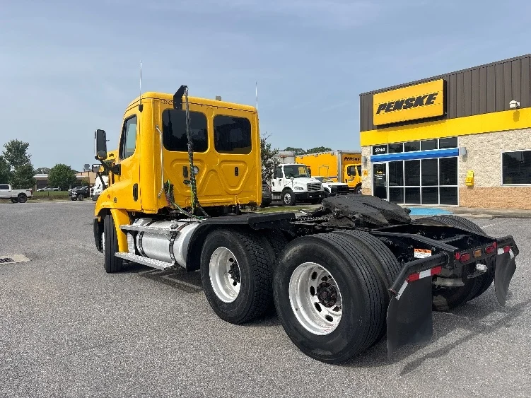 2019 Freightliner Cascadia in Hammond, LA — photo 5