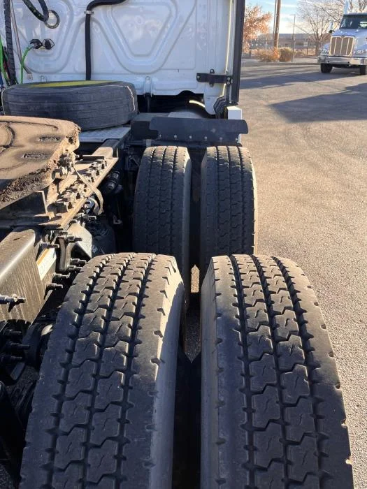 2020 Freightliner Cascadia - image 20