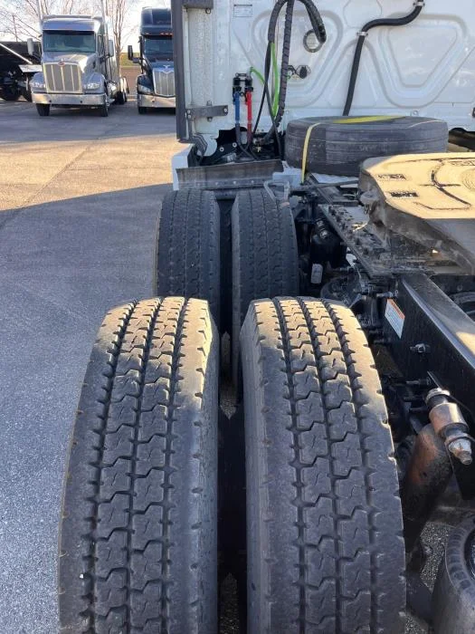 2020 Freightliner Cascadia - image 19