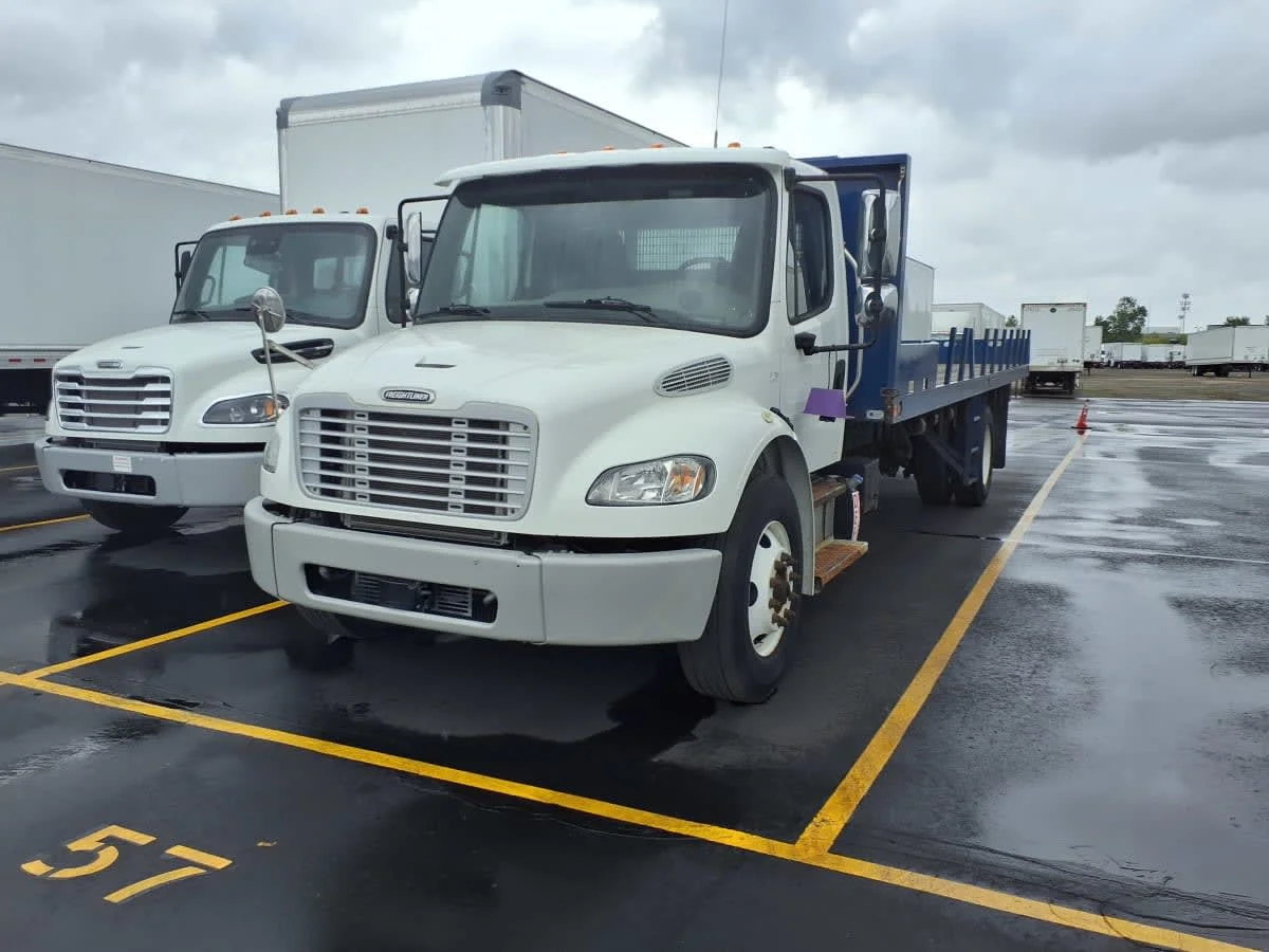 2016 Freightliner M2 106 - image 3