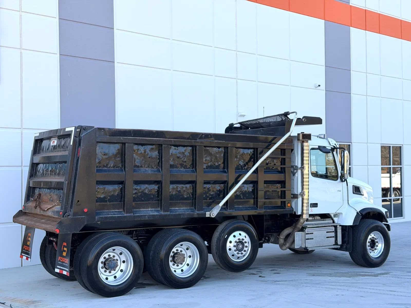 2022 Volvo VHD 300 in Greer, SC — photo 6