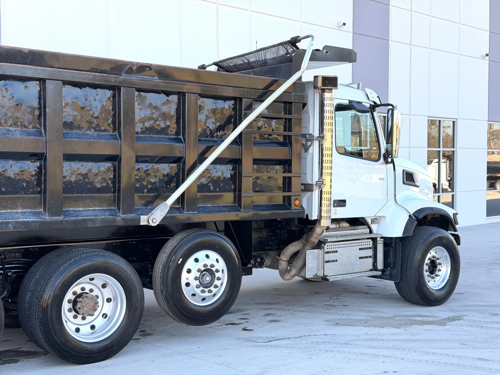 2022 Volvo VHD 300 in Greer, SC — photo 8
