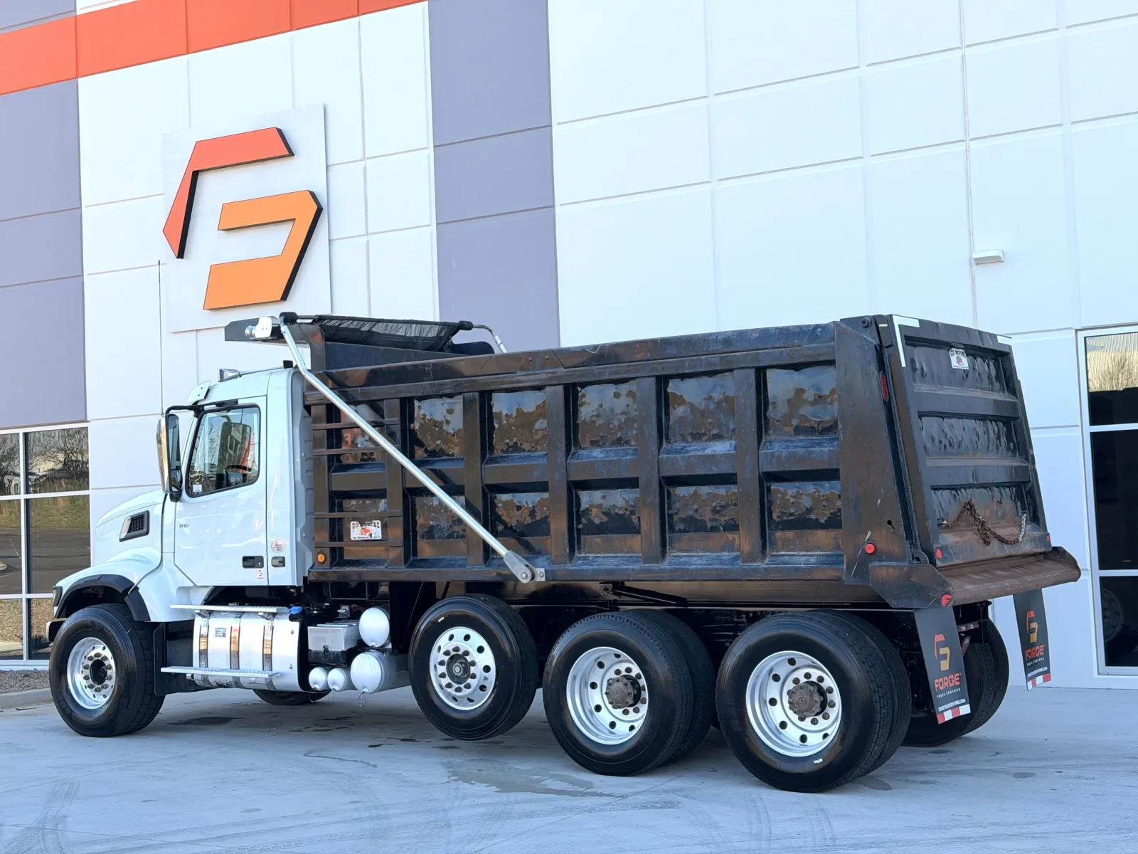 2022 Volvo VHD 300 in Greer, SC — photo 7