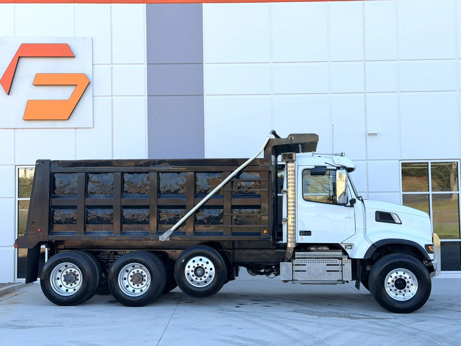 2022 Volvo VHD 300 in Greer, SC — photo 4