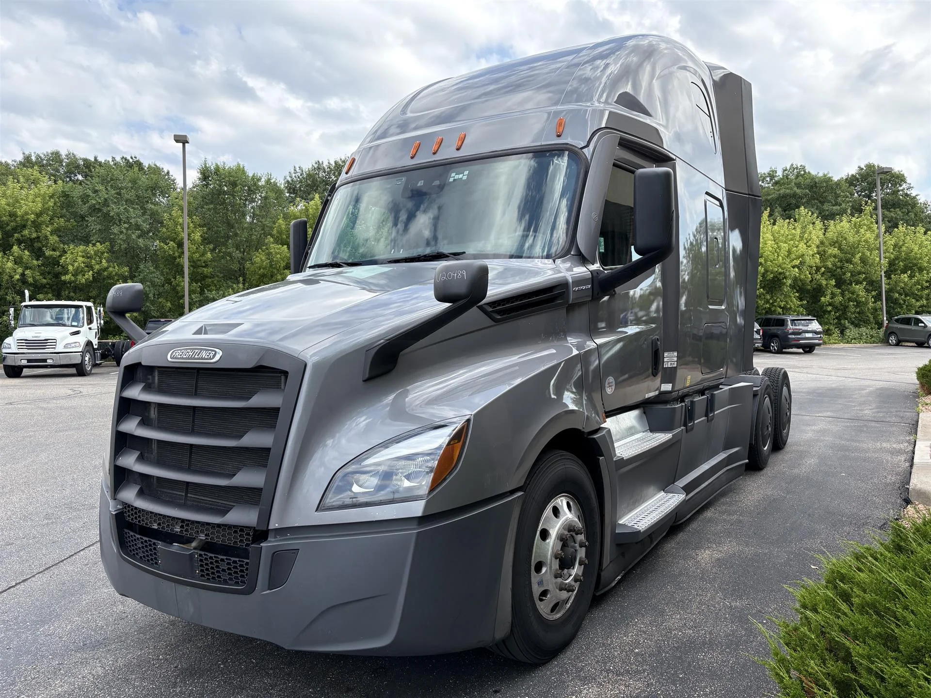2022 Freightliner Cascadia in Inver Grove Heights, MN — photo 7