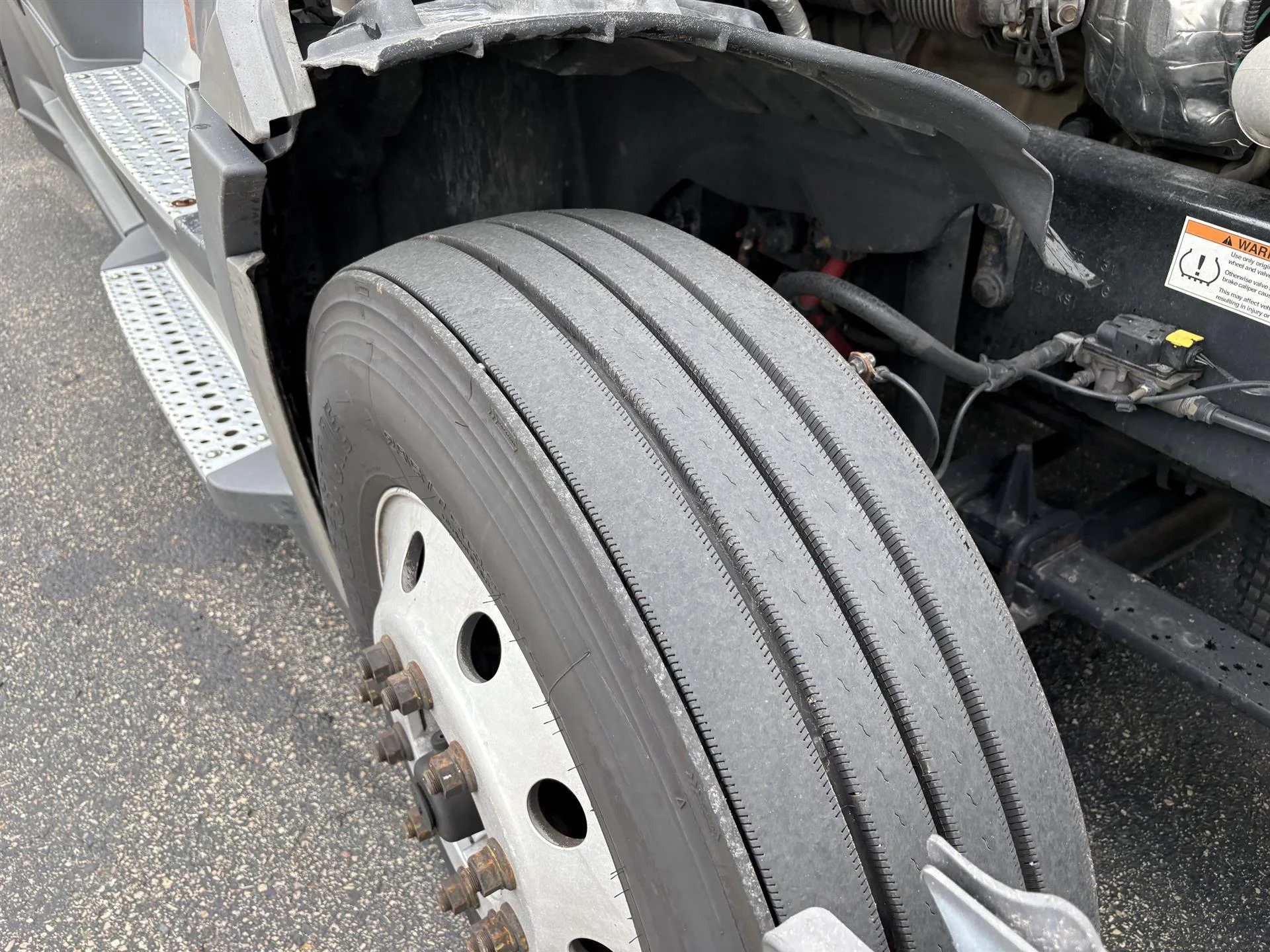 2022 Freightliner Cascadia in Inver Grove Heights, MN — photo 9