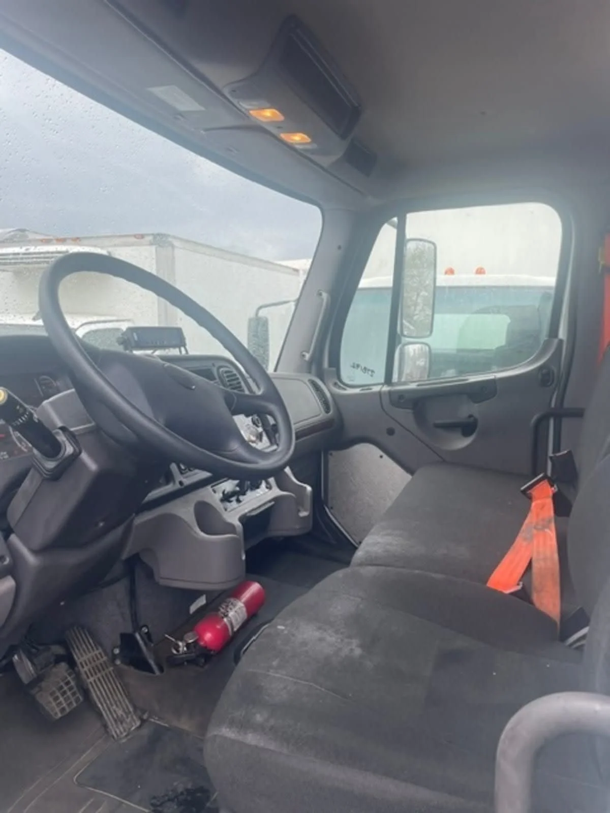 2020 Freightliner M2 106 in Farmingdale, NY — photo 8