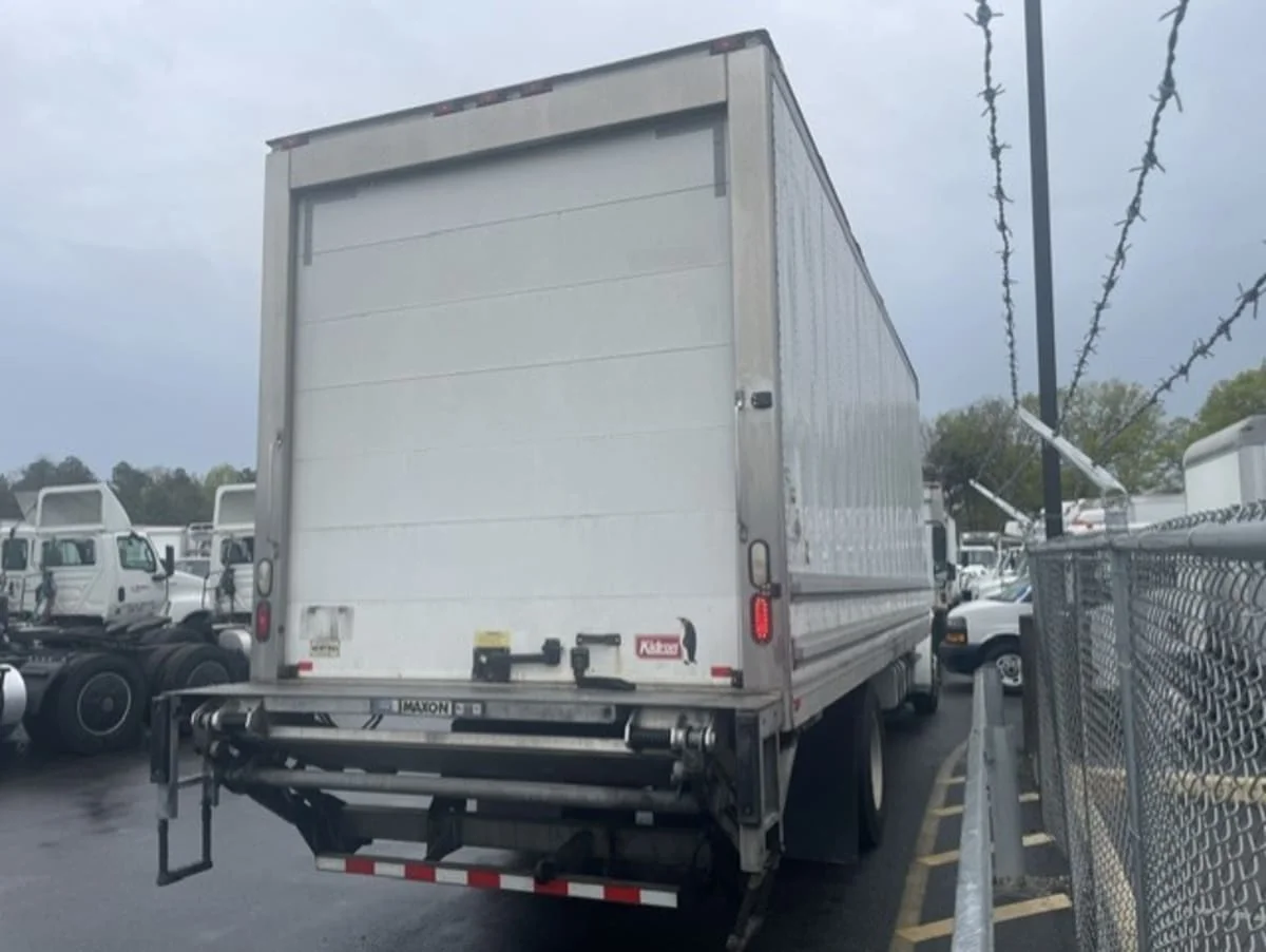 2020 Freightliner M2 106 in Farmingdale, NY — photo 4