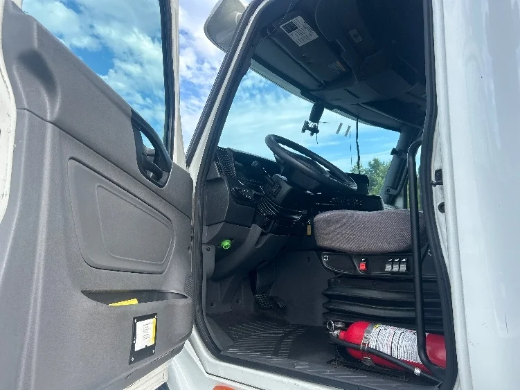 2020 International LT in Greensboro, NC — photo 9