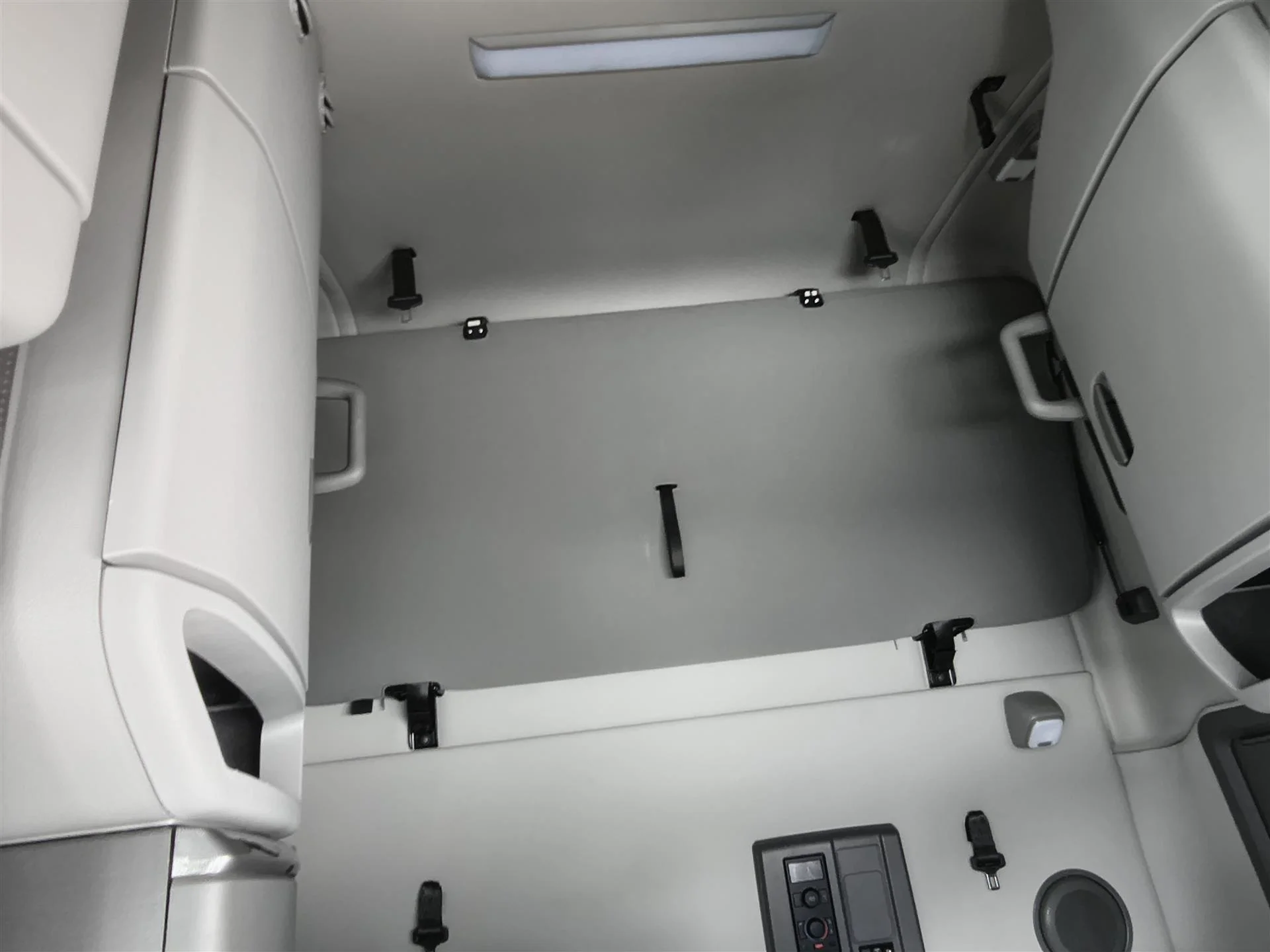 2022 Volvo VNL 760 - image 12