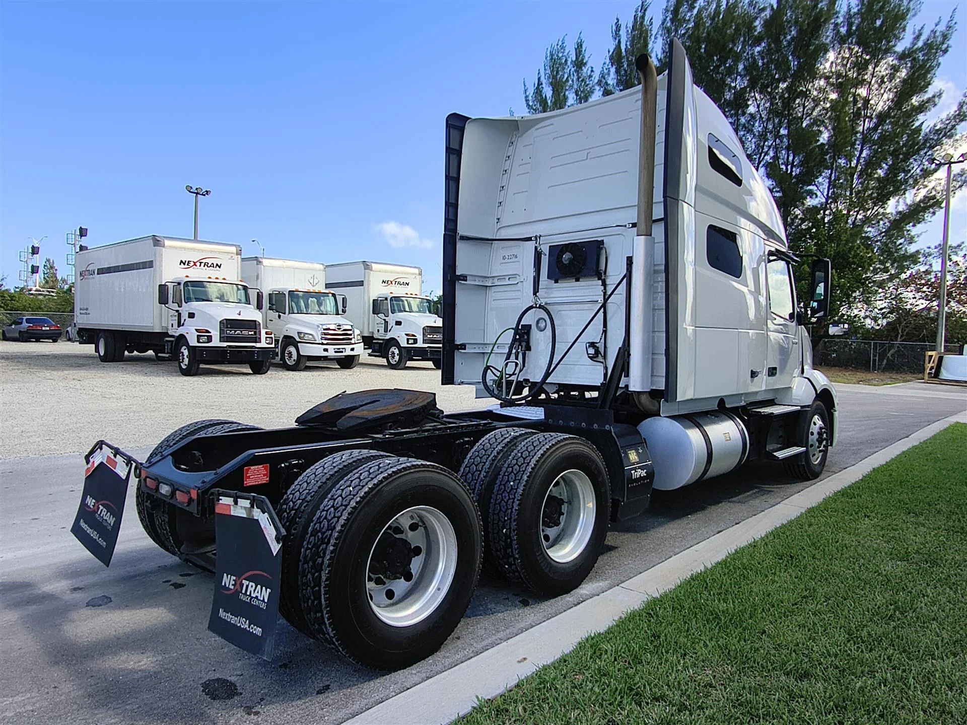 2022 Volvo VNL 760 - image 5