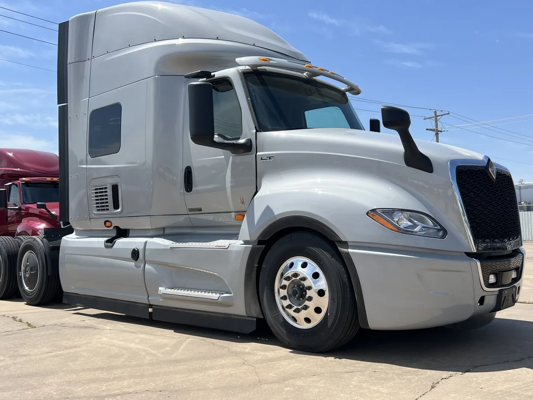 2025 International LT - image 3
