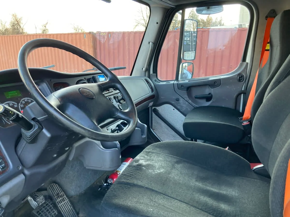 2019 Freightliner M2 106 - image 10