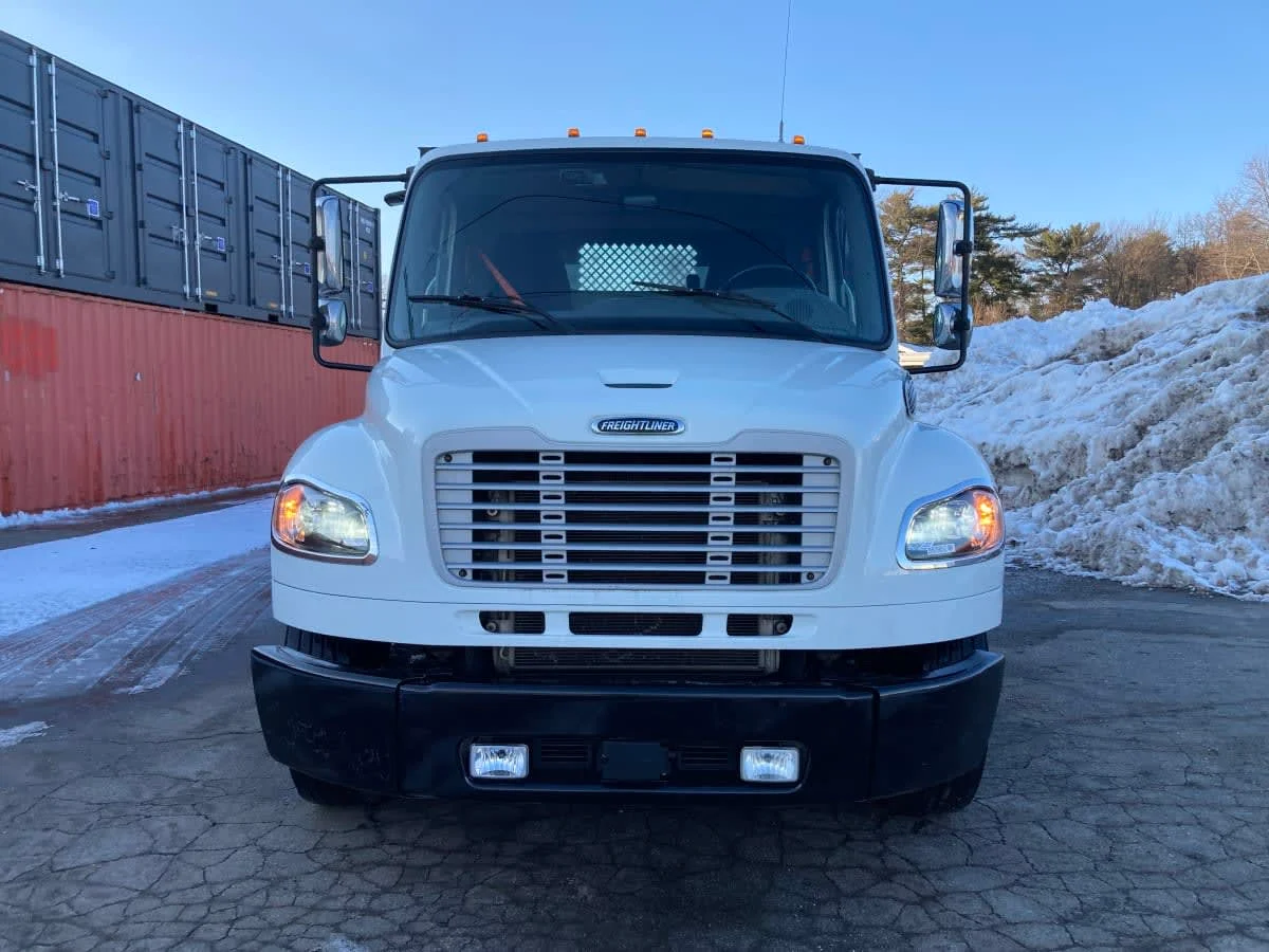 2019 Freightliner M2 106 - image 2