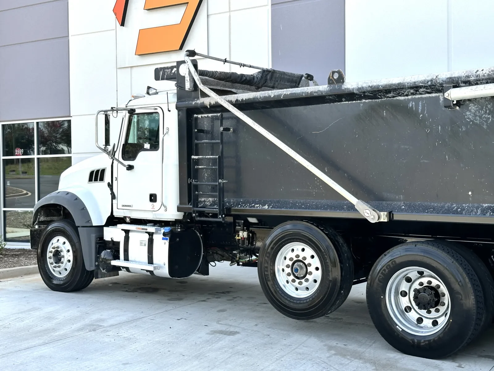 2023 Mack Granite in Greer, SC — photo 9