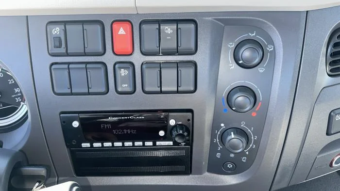 2025 Peterbilt 220EV - image 19