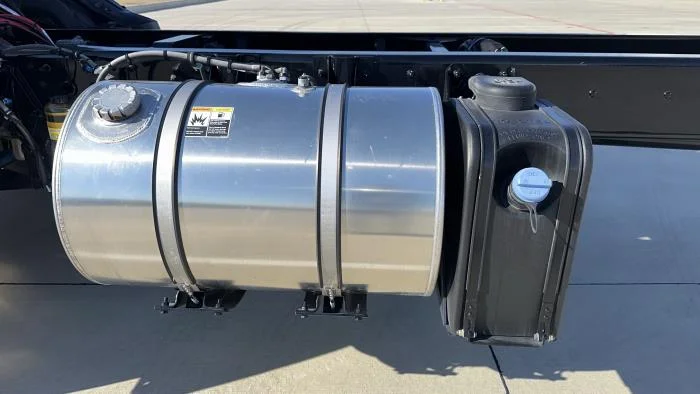 2025 Peterbilt 220EV - image 11