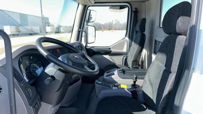 2025 Peterbilt 220EV - image 18