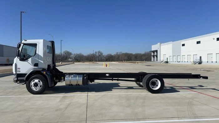 2025 Peterbilt 220EV - image 9
