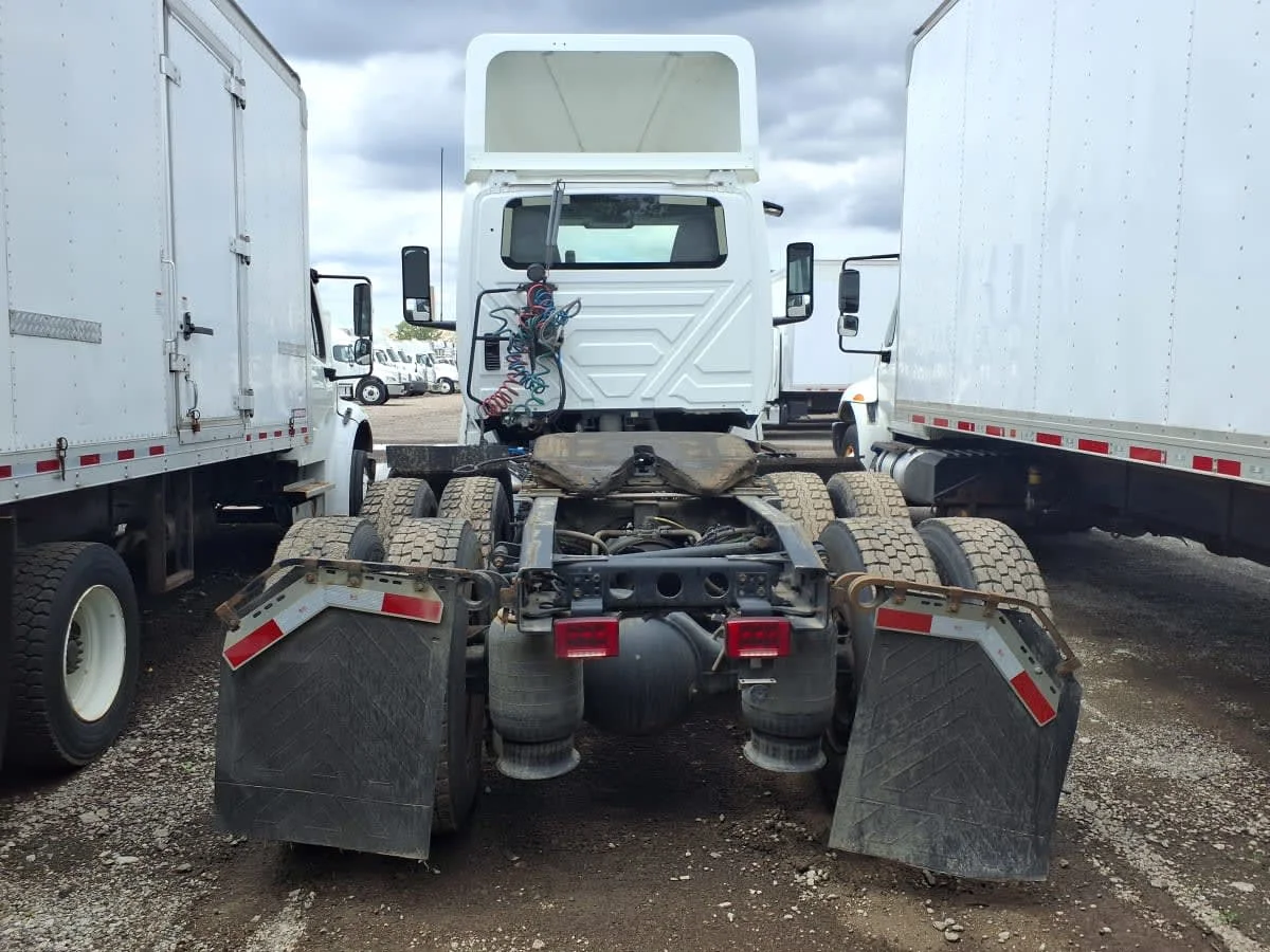 2019 International LT - image 5