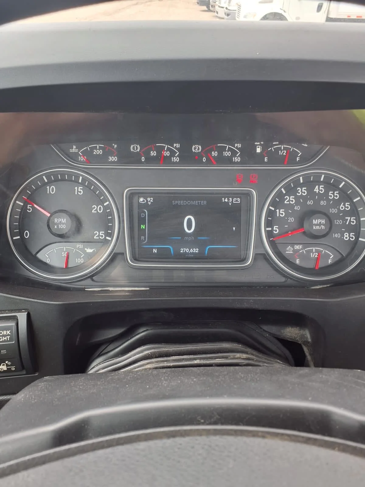 2019 International LT - image 9