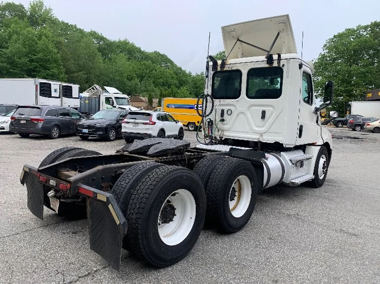 2019 Freightliner Cascadia in Norton, MA — photo 7