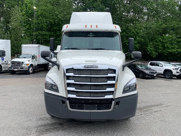 2019 Freightliner Cascadia in Norton, MA — photo 2