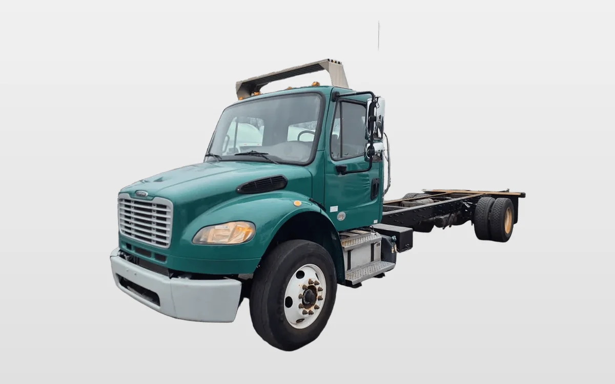 2020 Freightliner M2 106 - image 1