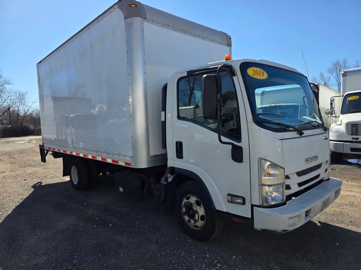 2019 Isuzu NPR - image 3