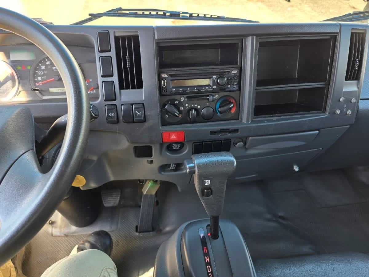 2019 Isuzu NPR - image 15