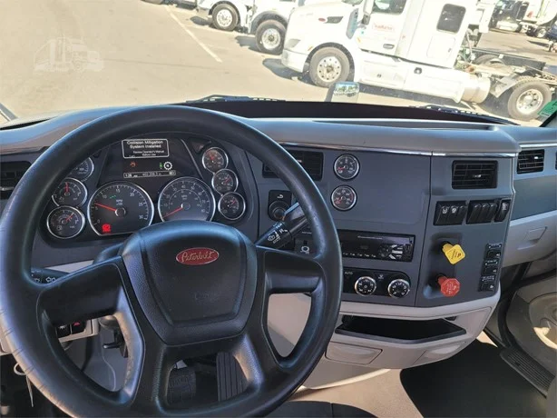 2019 Peterbilt 579 in MS — photo 18