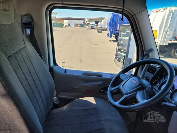 2019 Peterbilt 579 in MS — photo 17