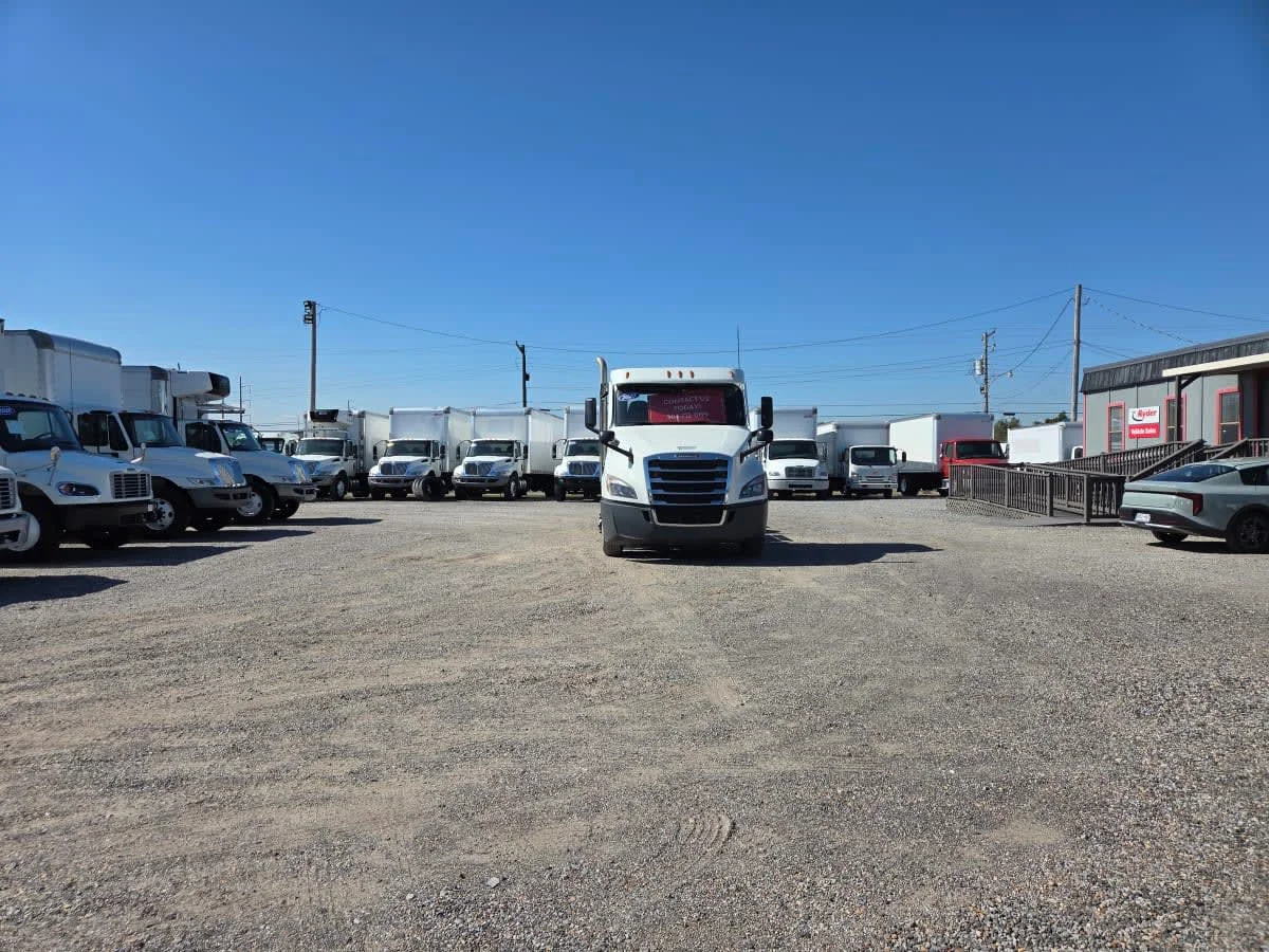 2020 Freightliner Cascadia in St. Rose, LA — photo 2