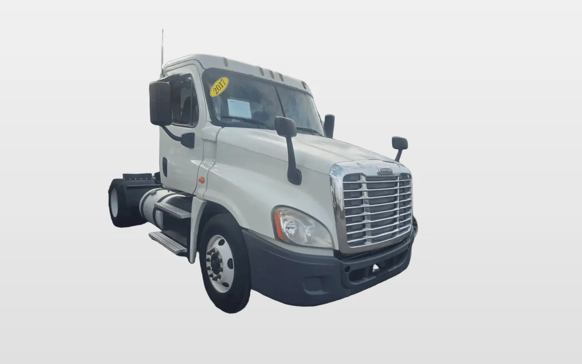 2017 Freightliner Cascadia - image 1