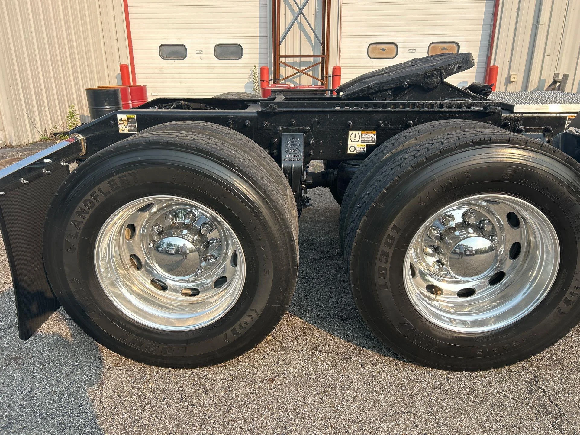 2025 Peterbilt 589 in Etna, OH — photo 4