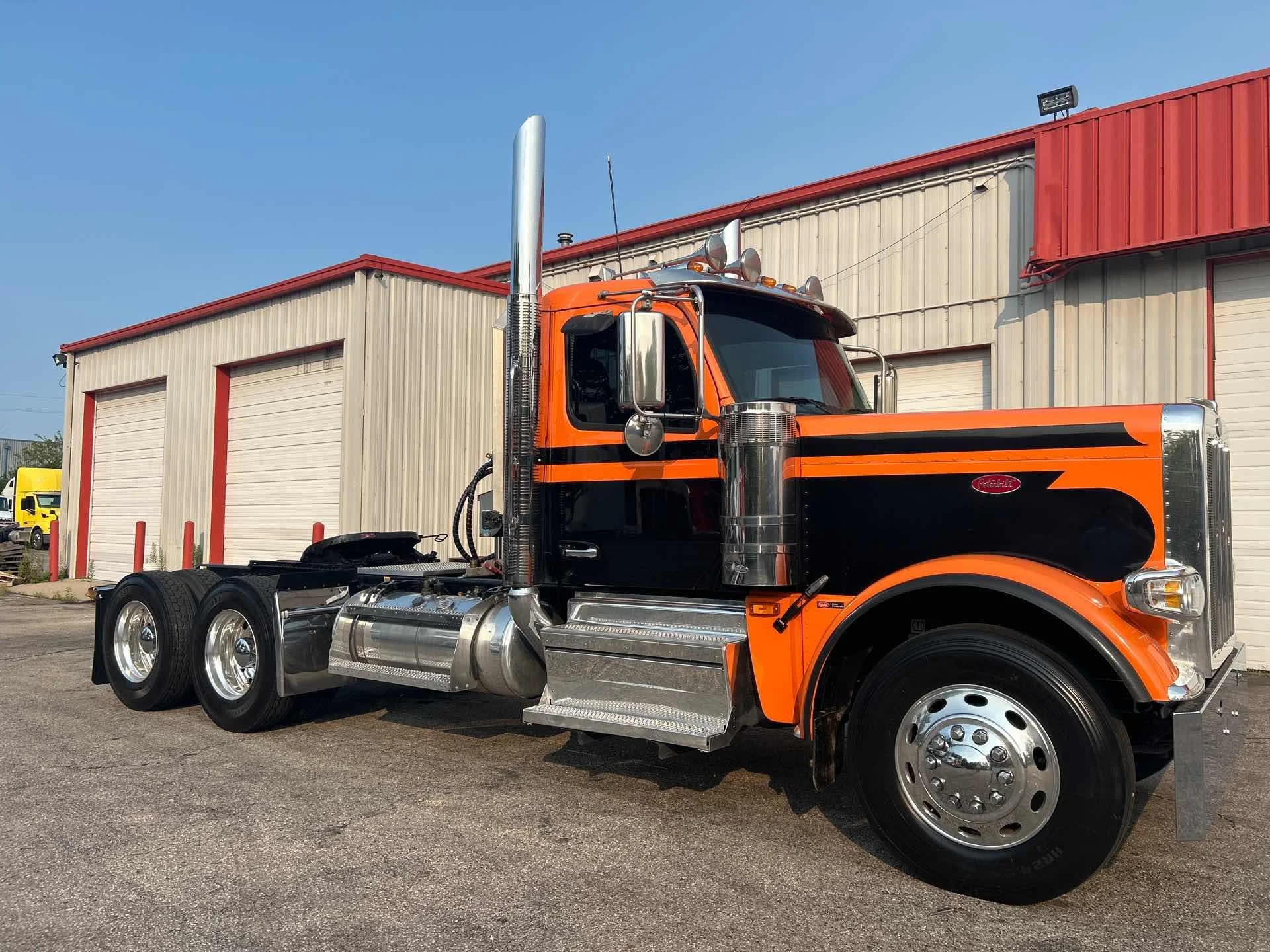 2025 Peterbilt 589 in Etna, OH — photo 2