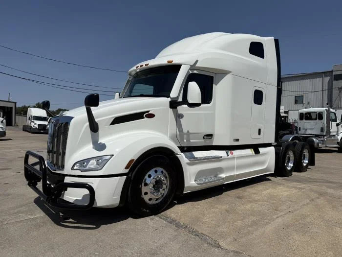 2023 Peterbilt 579 — photo 2