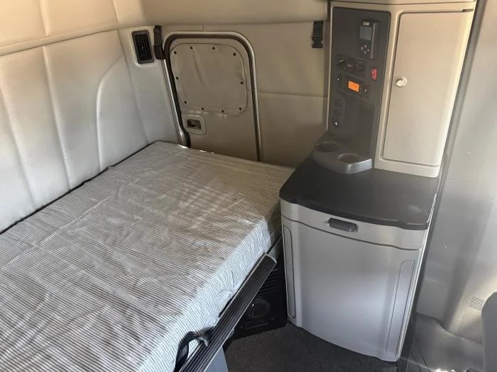 2023 Peterbilt 579 — photo 15