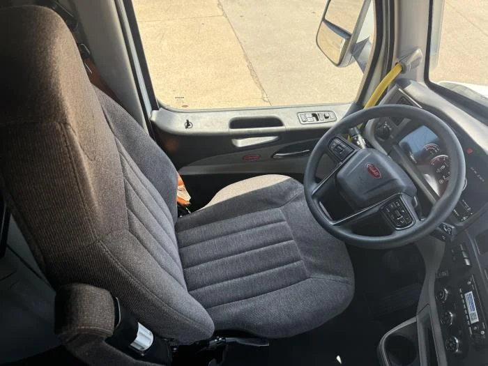 2023 Peterbilt 579 — photo 17