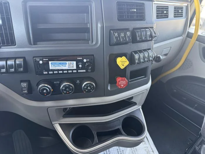 2023 Peterbilt 579 — photo 4